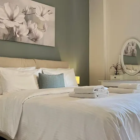 & Comfortable, 70m² In Neos Kosmos *