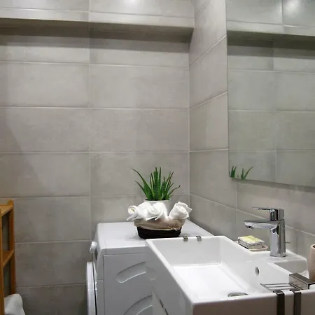 & Comfortable, 70m² In Neos Kosmos *