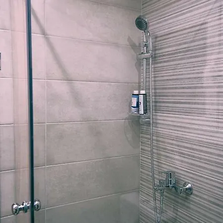 & Comfortable, 70m² In Neos Kosmos *